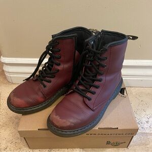 Junior 1460 softy leather lace boots in burgundy.